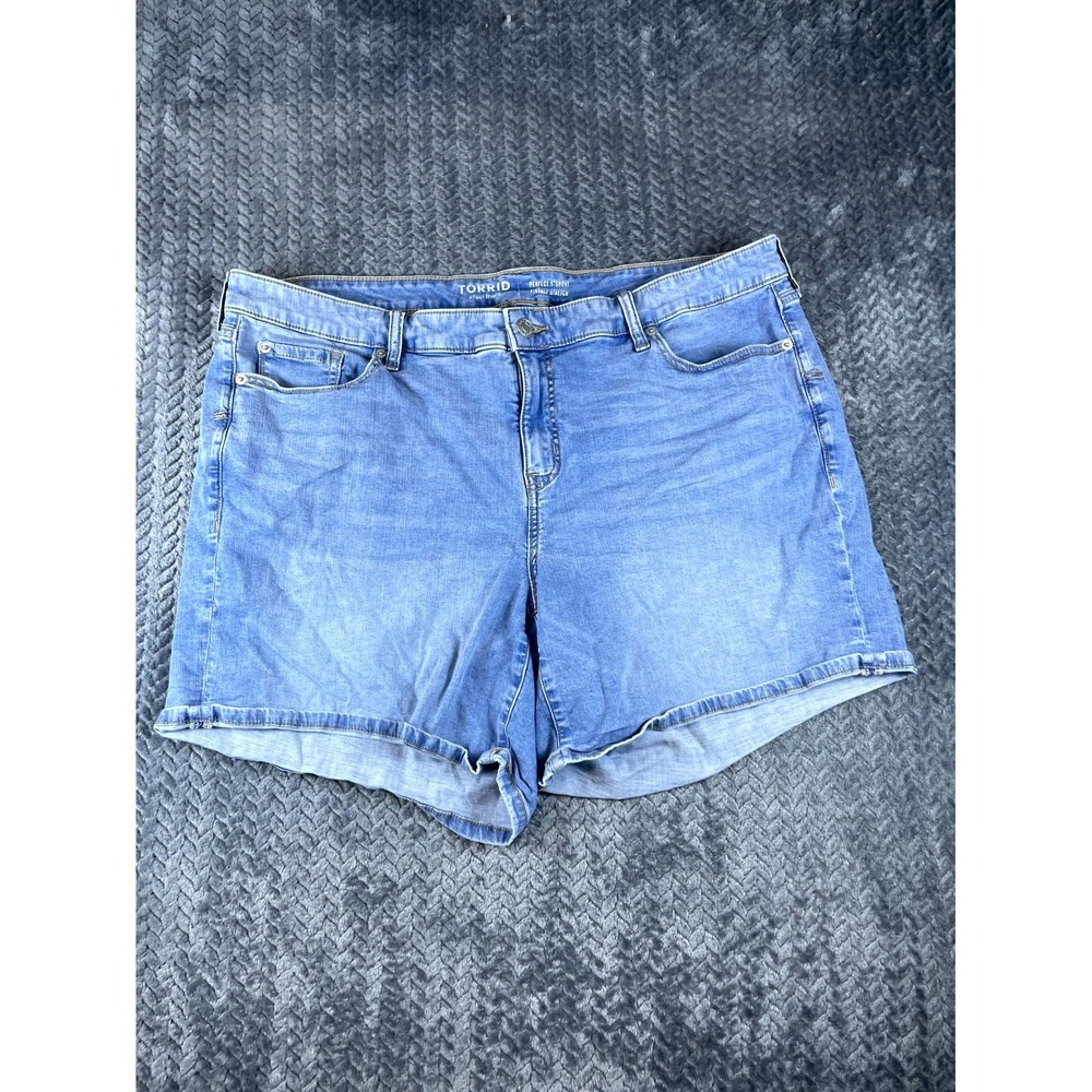 Torrid Perfect 5in Shorts Womens 22 Blue Denim Vintage Stretch Bermuda High Rise